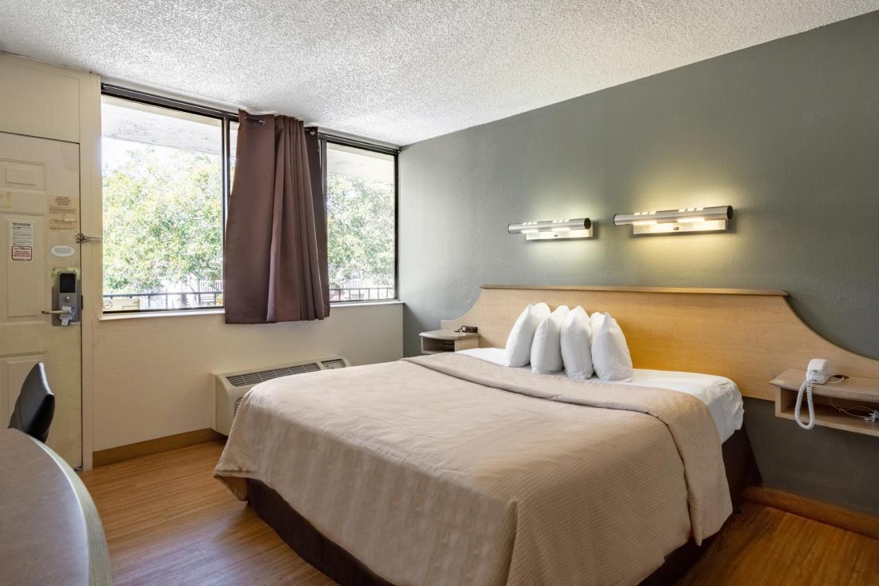 Econo Lodge Palm Harbor - Clearwater Dış mekan fotoğraf